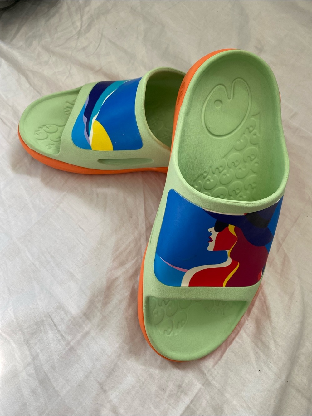 UIN Mint Green Slides with Orange Soles and Multicolor Graphic